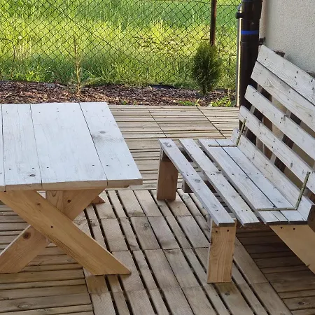 Na Uboczu, Z Tarasem Appartement