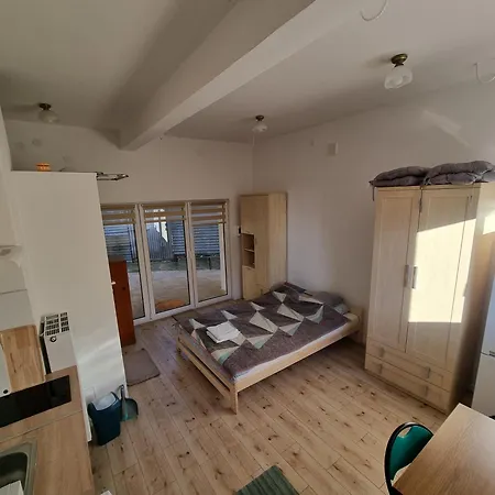 Apartman Na Uboczu, Z Tarasem Krakkó