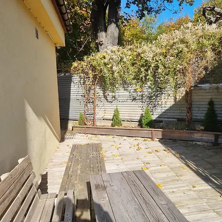 Apartman Na Uboczu, Z Tarasem *