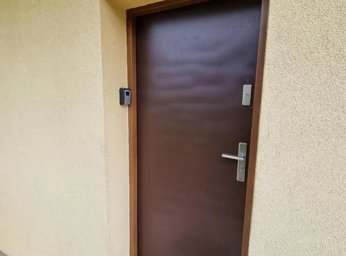 Apartman Na Uboczu, Z Tarasem Krakkó