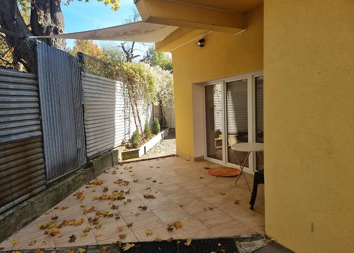 Apartman Na Uboczu, Z Tarasem Krakkó